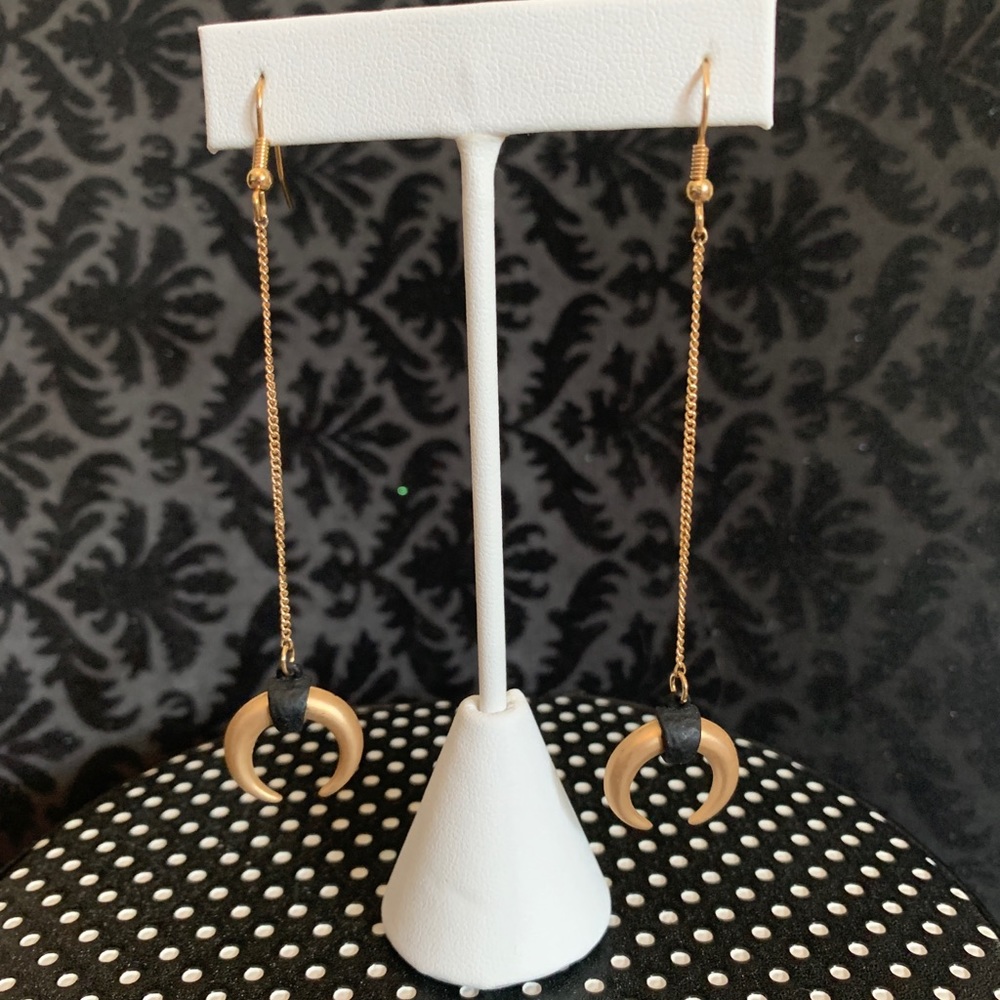🌟 Gold & Black Horn Earrings 🌟
